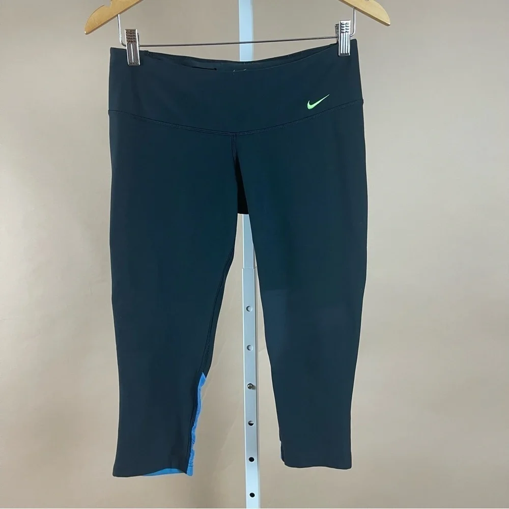 Nike Women's Medium Dri-Fit Legend Low Rise Veneer Capris 2.0 Leggings Neon Mesh